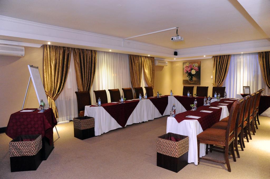 Anta Boga Hotel Блумфонтейн Экстерьер фото